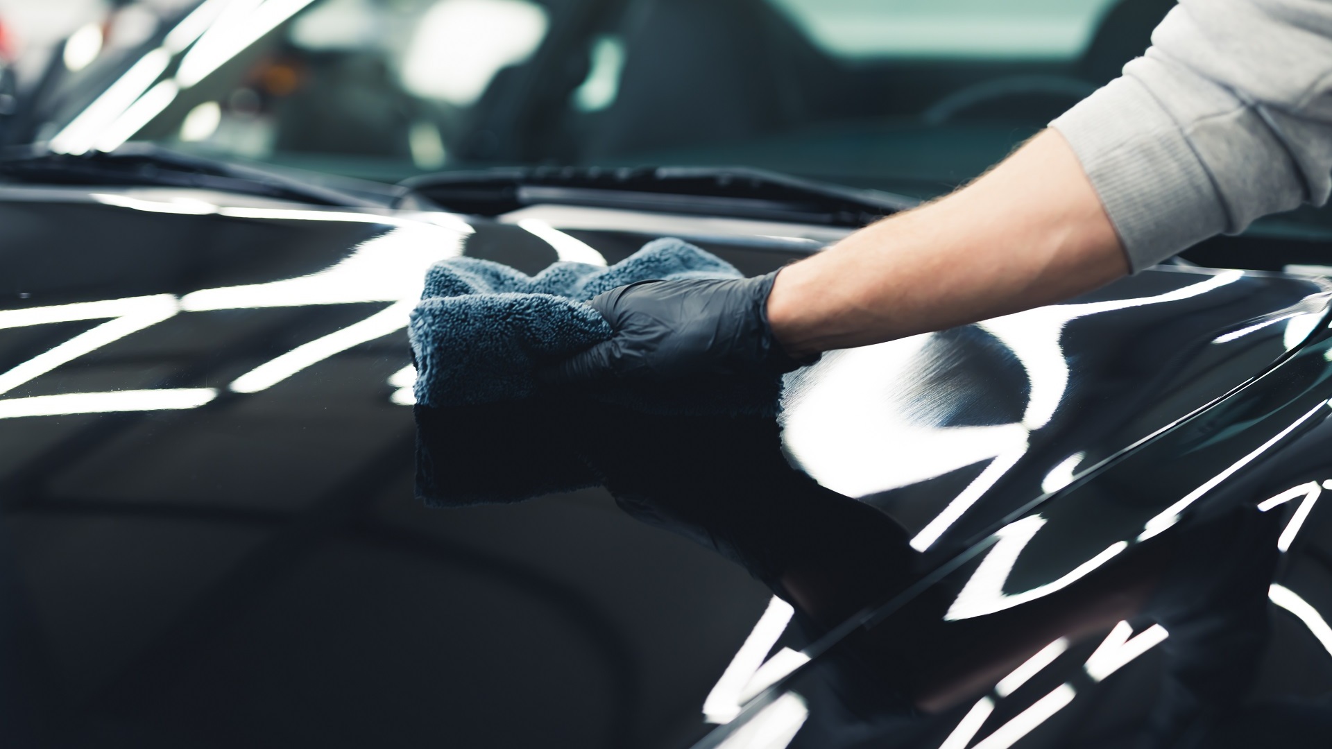 Unrecognisable,Man,Wearing,Black,Gloves,Applying,Ceramic,Coating,To,The